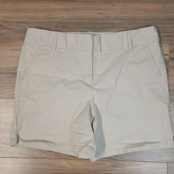 LOFT Pants - LOFT Cream Flat Front Khaki Shorts Size 10
